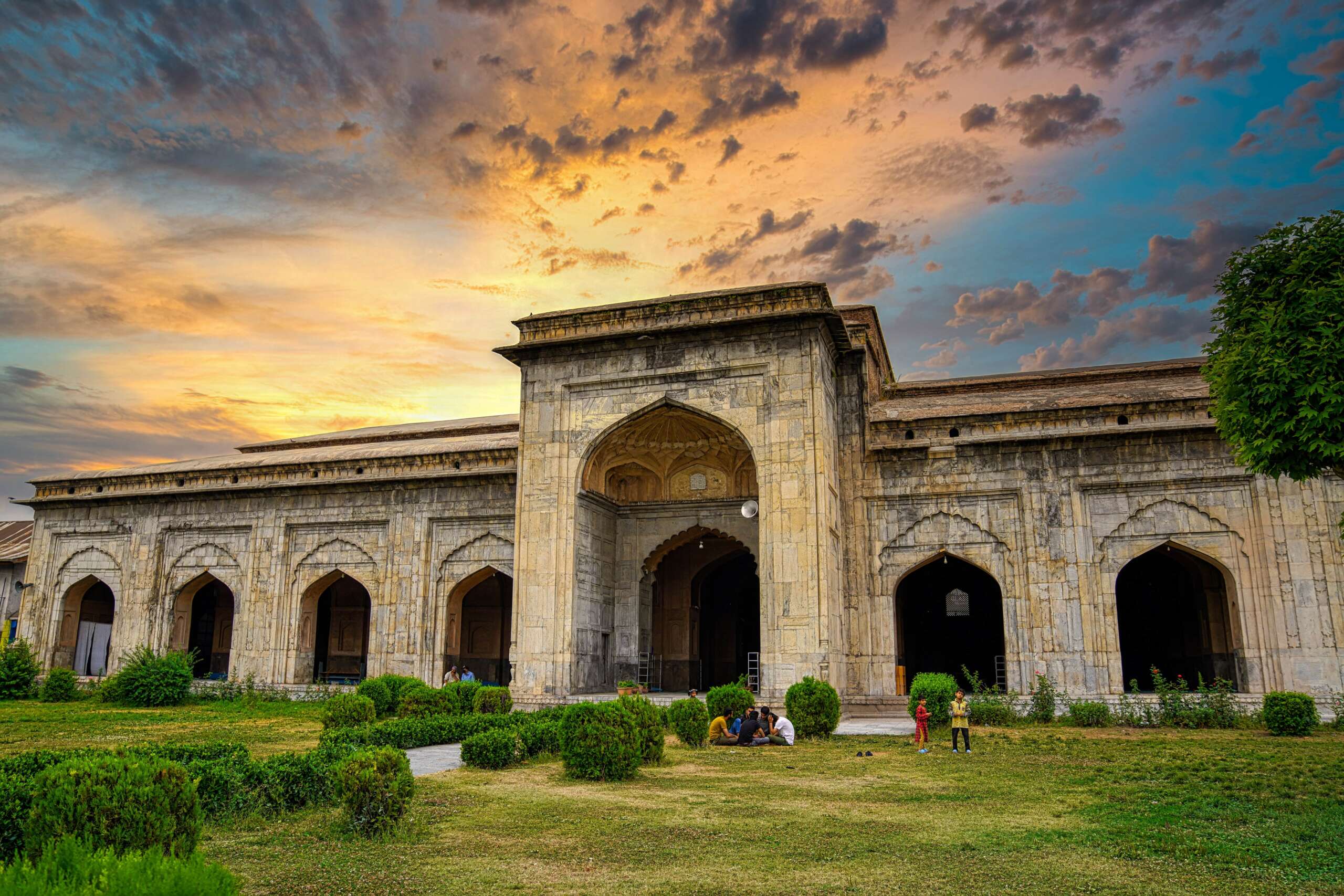 Srinagar: The Jewel of Kashmir